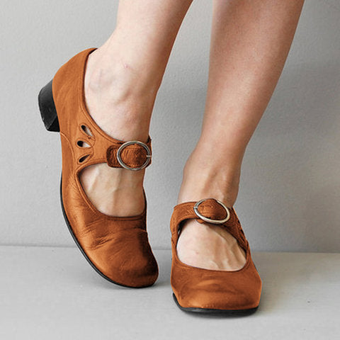 Matilda Starling Classic Pumps by Doramela
