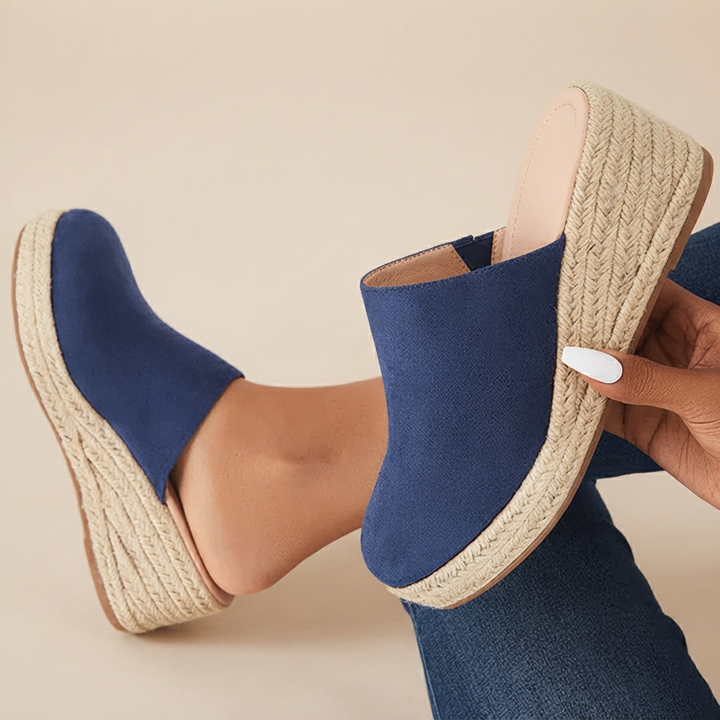 Presley Pavilion Wedge Pumps – Blue