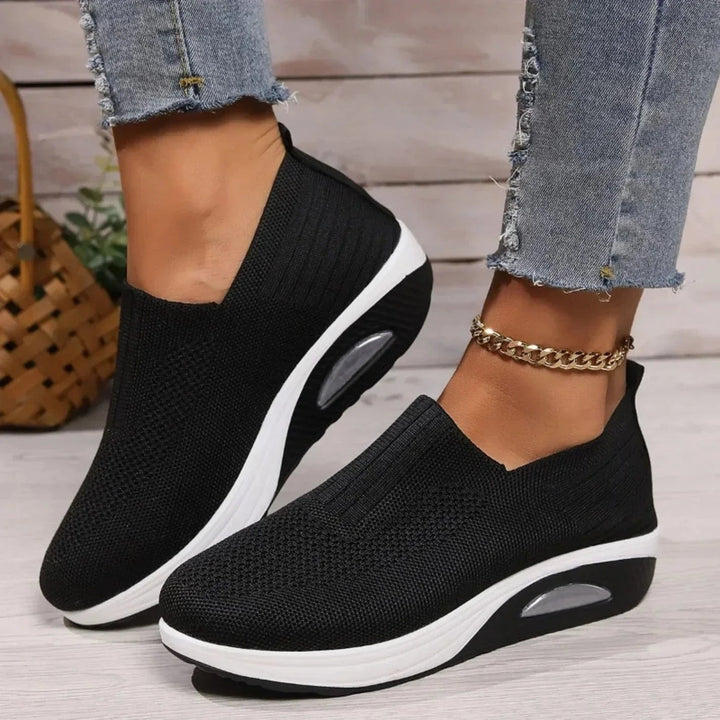 Holly Lantern Everyday Sneakers – Black