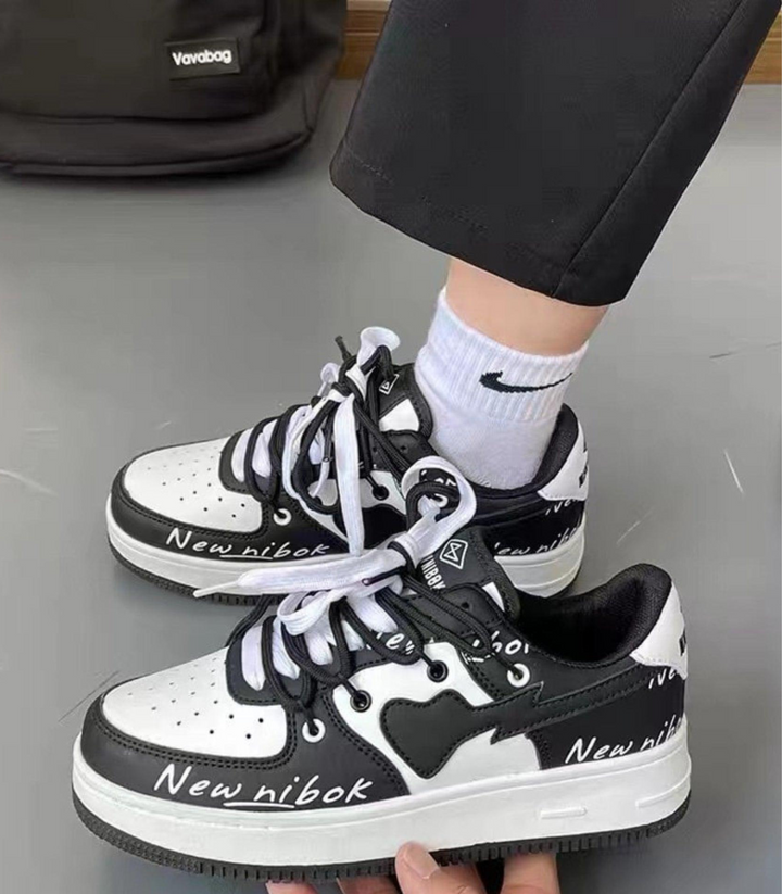 Sloane Peony Everyday Sneakers – Black