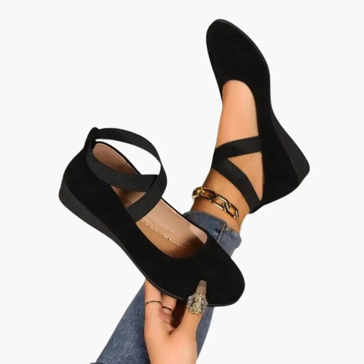 Lennon Lantern Ballet Flats – Black